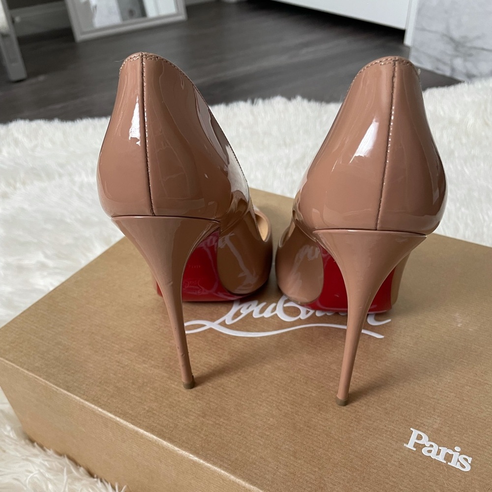 Christian Louboutin So Kate Nude Heels - Picture 4 of 5